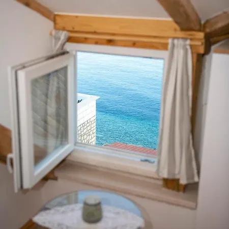 Beachfront Andrina וויס