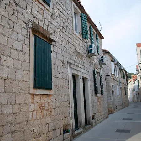 Beachfront Andrina Daire