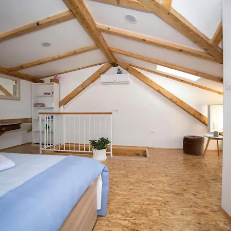 Daire Beachfront Andrina Vis