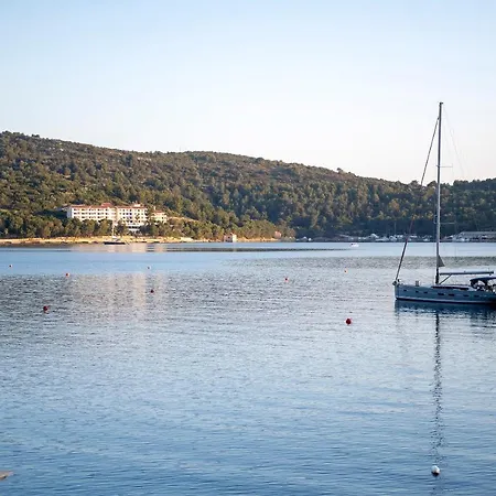 Beachfront Andrina * Vis