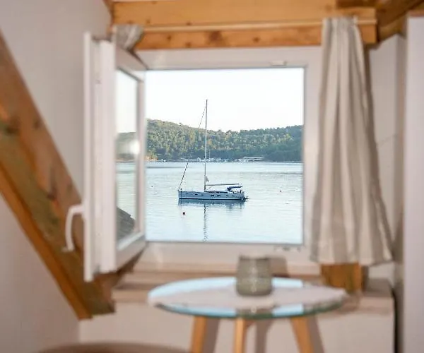 Beachfront Andrina Appartamento Vis