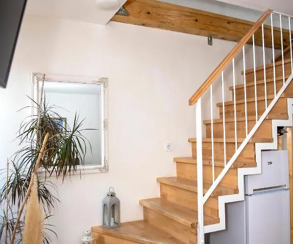 Beachfront Andrina Appartamento *