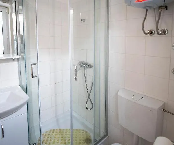 Beachfront Andrina * Vis