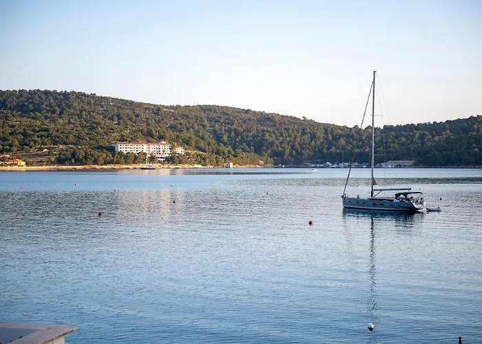 Beachfront Andrina * Vis