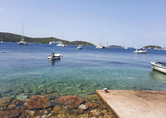 Beachfront Andrina Daire