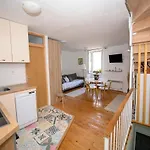 Beachfront Andrina דירה וויס