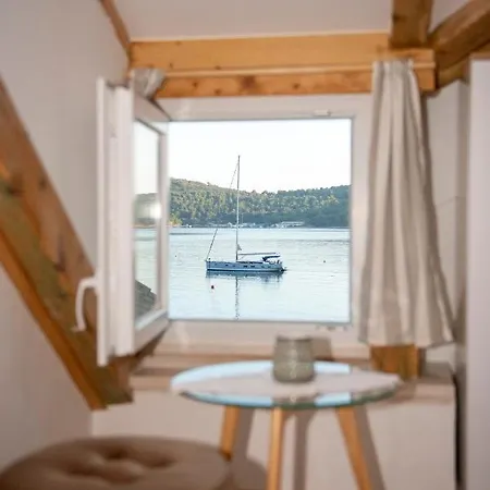 Beachfront Andrina Apartamento Vis