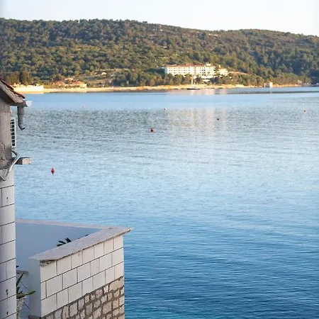 Beachfront Andrina * Vis