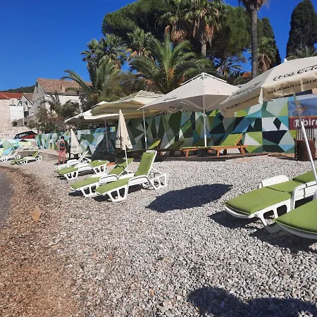Beachfront Andrina דירה *