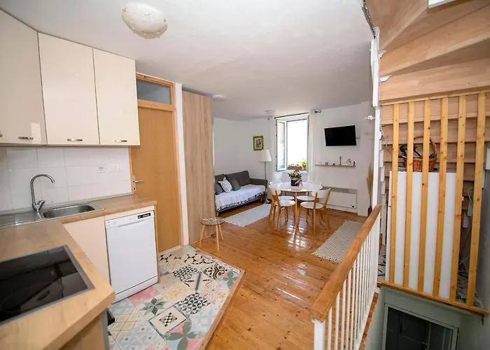 Beachfront Andrina Lejlighed Vis